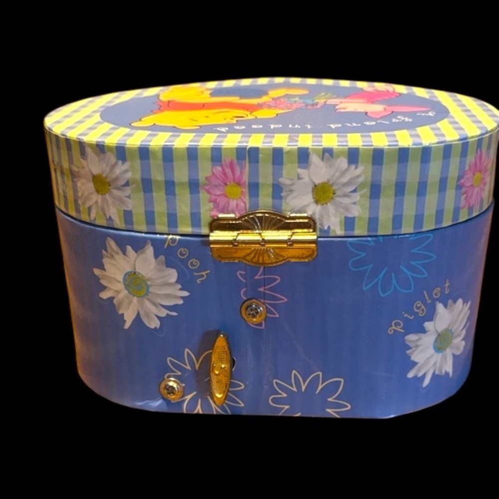 Winnie the Pooh Heart-Shaped Jewelry Music Box - Picture 8 of 14